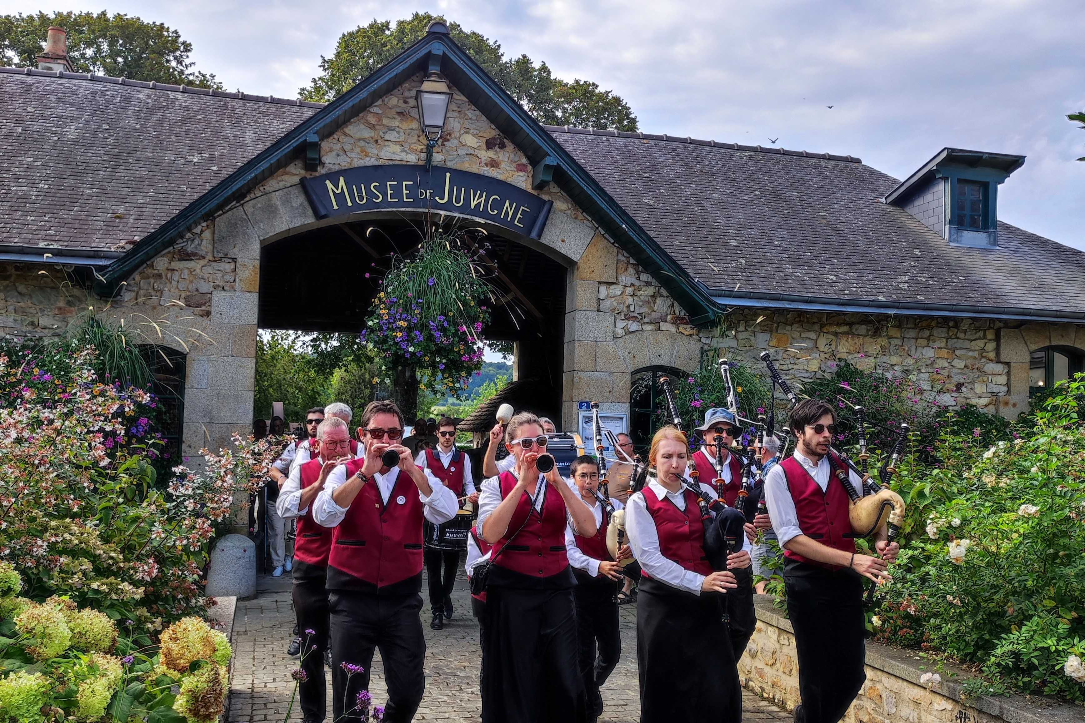 4e369d34-403c-518d-b3d8-0ed0e8c0c0c0