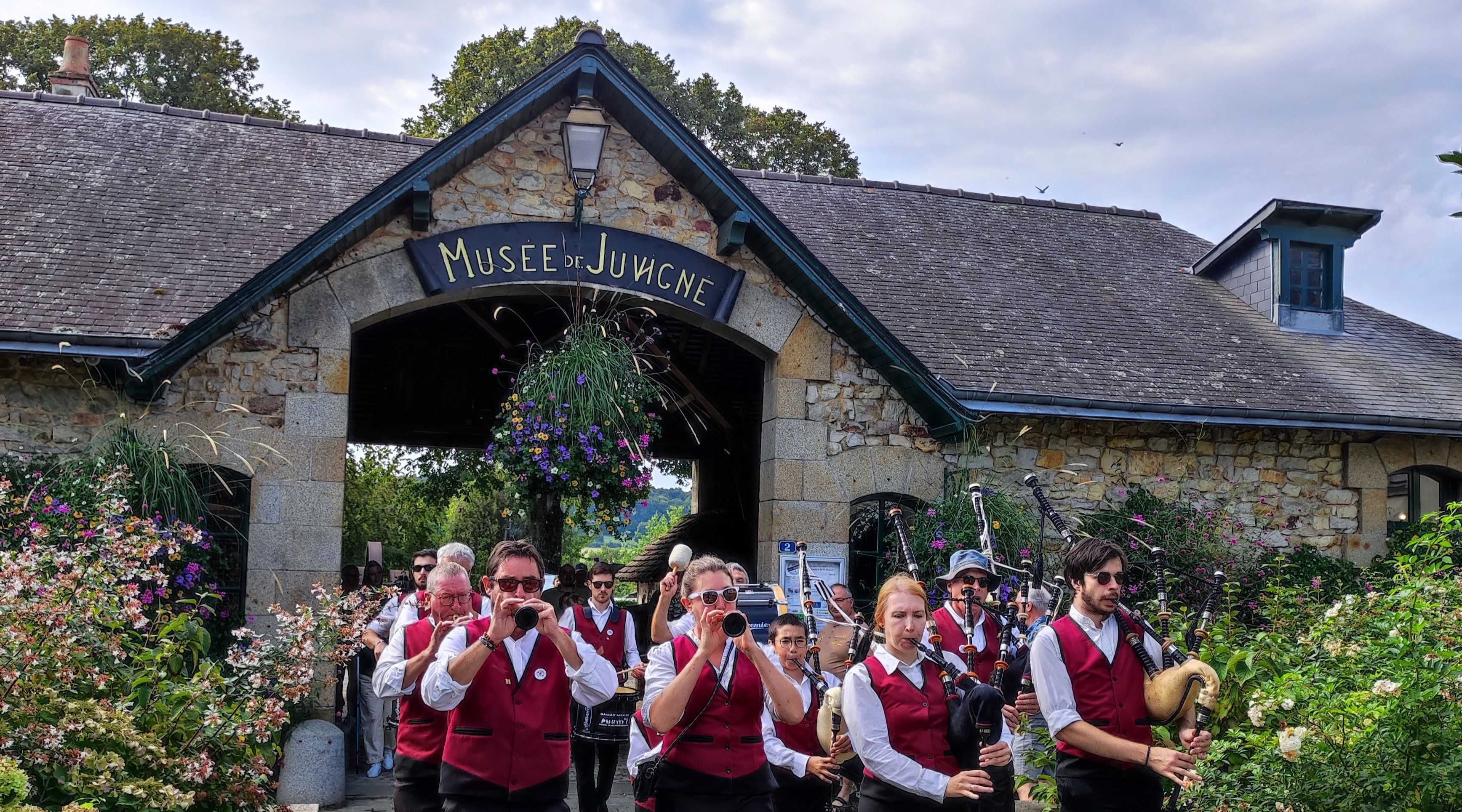 ad0225e2-c13d-5a5b-ae8a-8a92d54db0f8