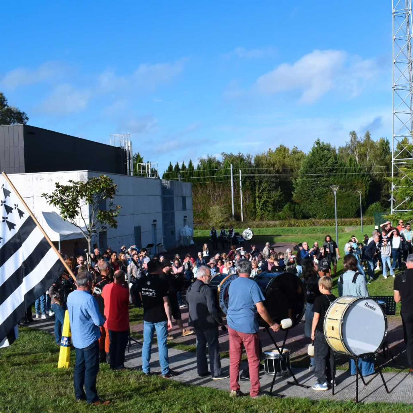 Retour en photos sur l’après-midi musical des 30 ans du bagad.

 Merci aux anciens membres venus nous voir et jouer avec nous.

Merci également aux amis bagadoù bagadbrofelger dorvras bagadkadoudalvern pour leur venue ainsi que pour leur prestation.

A suivre pour quelques photos du fest noz...